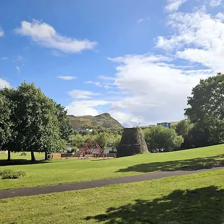 Spacious Flat In Edimburgo