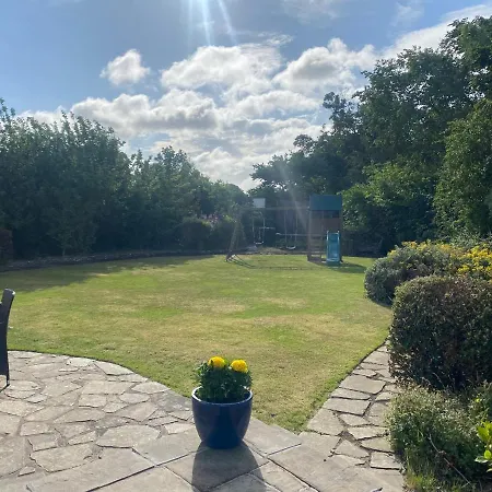 Gorgeous Family 15 Mins From City Centre Villa