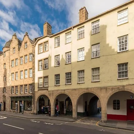 2 Bed Flat On Royal Mile * 에든버러