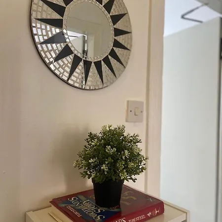 Newington, 1st Floor 4 Bedroom Flat 公寓 *