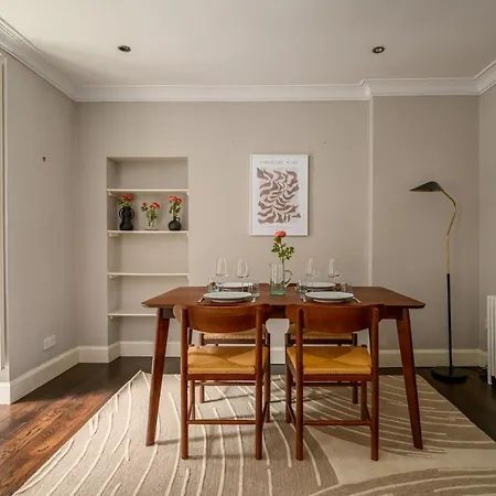 Retro New Town Garden Flat * Edinburgh