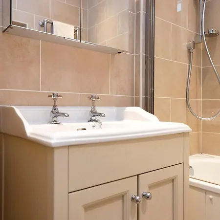 Elegant 3-bedroom In Centre