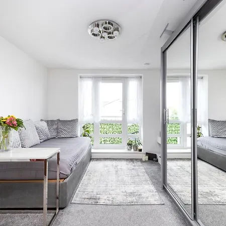 Joivy Elegant Flat With Balcony *