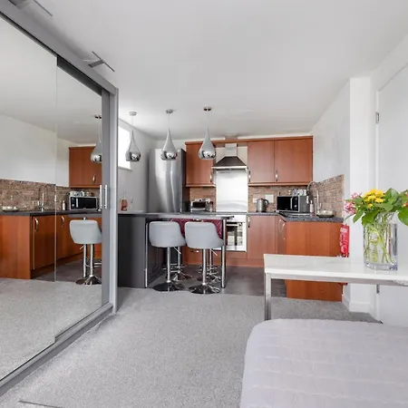 Joivy Elegant Flat With Balcony Edinburgh