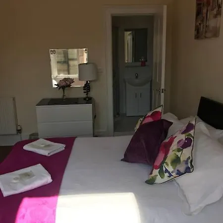Apartmán 3 Bedrooms For Upto 6 Edinburgh