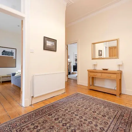 Apartment Tasteful 1-bedroom Near Meadows *