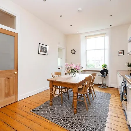 Apartment Tasteful 1-bedroom Near Meadows *