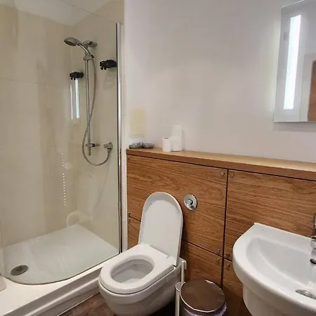 Apartment Spacious 2 Bedroom *