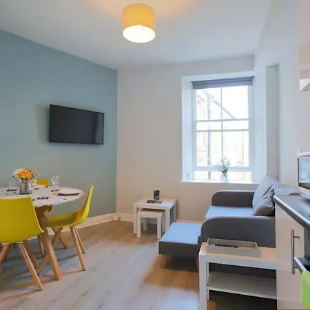 Cosy & Broughton 2br Near Centre 아파트