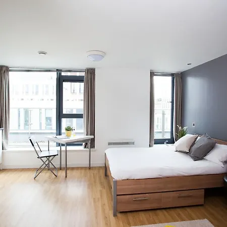 Lady Nicolson Court Апартаменты *