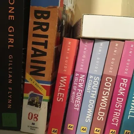 Caledonian - Charming 1 Bed Flat Apartmán