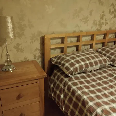 Lovely 2 Bed Main Door Flat With Free Parking 아파트