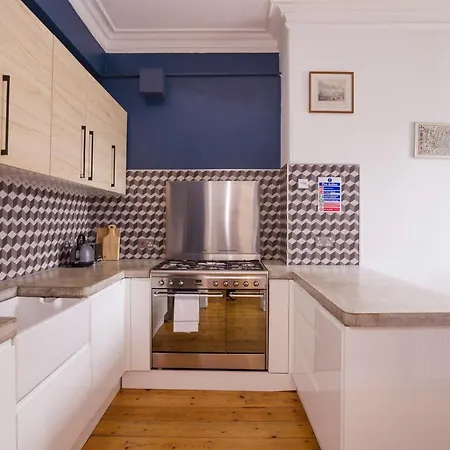 Joivy Splendid Near Haymarket