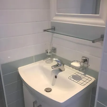 Edina Place -lovely Central One Bedroom *