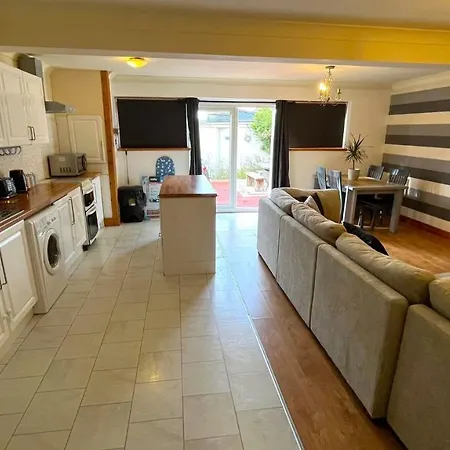 Elegant 2 Bedroom Chalet Edimburgo