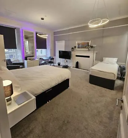 Family With Private Bathroom In The Heart Of