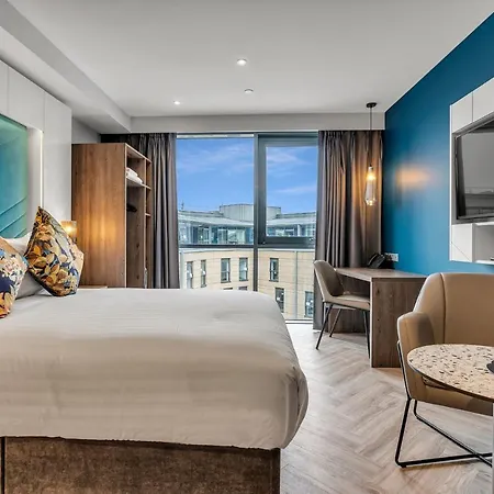 Roomzzz Aparthotel Edinburgh