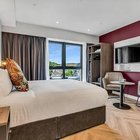 Roomzzz Aparthotel