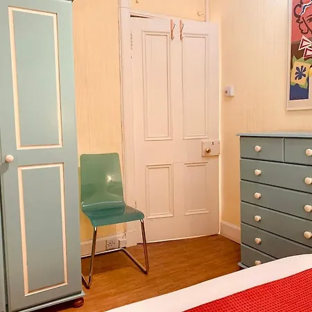 Апартаменты Royal Mile Apt, Just 1 Min From Castle!