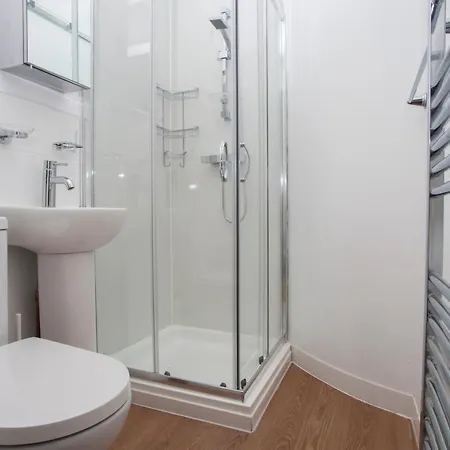 My Meadows, Centre Apartment, Sunny&spacious Апартаменты