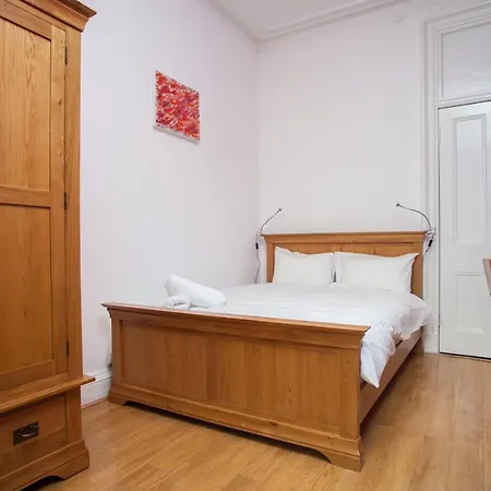 My Meadows, Centre Apartment, Sunny&spacious Апартаменты