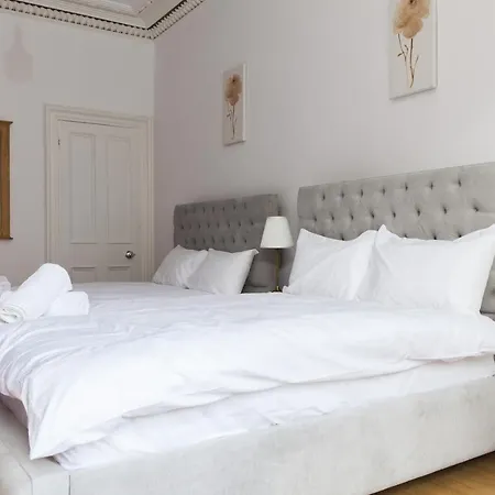 My Meadows, Centre Apartment, Sunny&spacious Апартаменты *