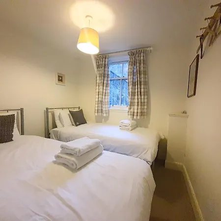 Apartment 2-bedroom With Parking - Ground Floor Edinburgh