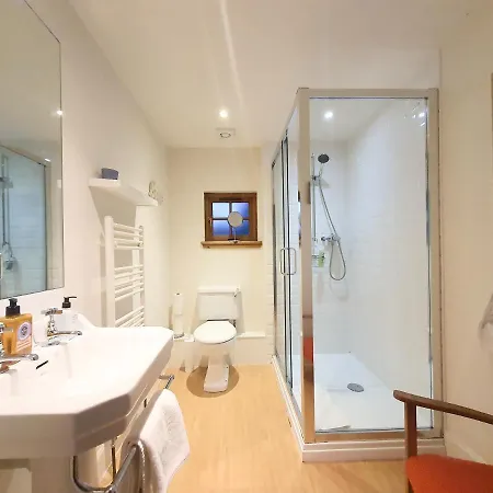 Apartment 2-bedroom With Parking - Ground Floor Edinburgh