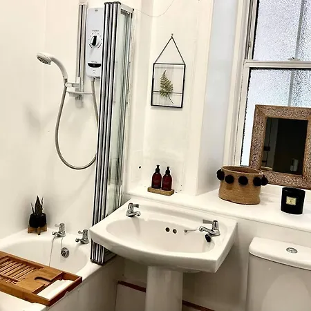 Large 2 Bedroom, Ground Floor Flat, Close To Appartement Edinburgh