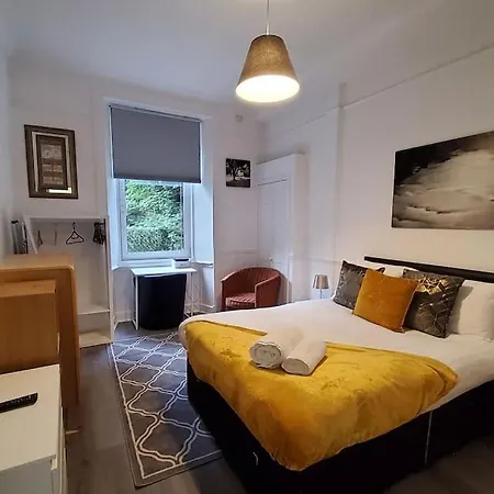 Sensational Apartments- Dalmeny Street *