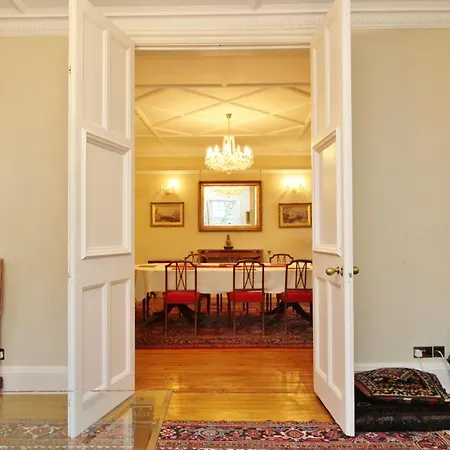 Apartmán Elegant 3-bedroom Ramsay Garden In Centre *