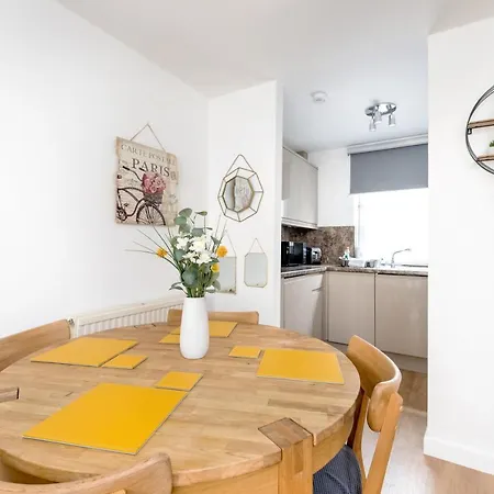 Cosy 1 Bedroom In The West End Lejlighed