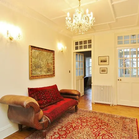 Apartmán Elegant 3-bedroom Ramsay Garden In Centre *