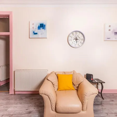 Super 4 Bedrooms By Calton Hill *
