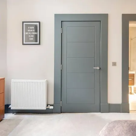 Immaculate 3 Bed With Private Entrance In Inverleith Apartmán