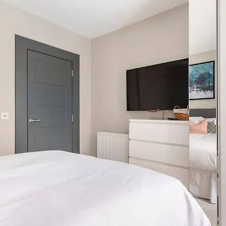 Immaculate 3 Bed With Private Entrance In Inverleith