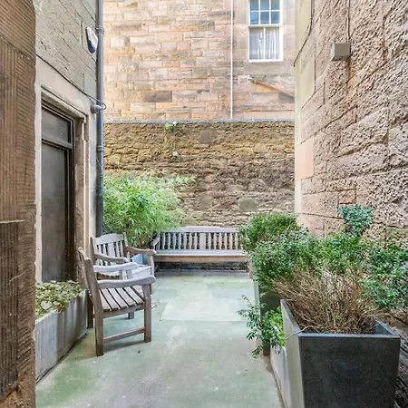 Immaculate 3 Bed With Private Entrance In Inverleith شقة