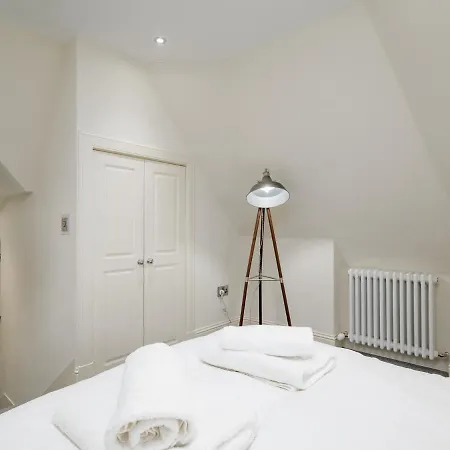 Apartmán Historic Ramsay Garden Apt With Balcony Views - Pass The Keys *