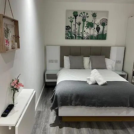 Crosskeys Guest house *