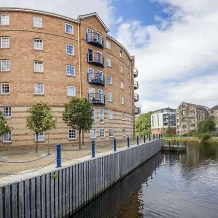My Waterfront Apartment, Views Over Water Of Leith
