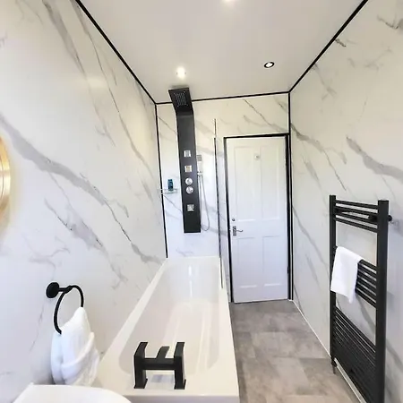 4 Bedrooms By Sensational Short Lets & Serviced Apartmán