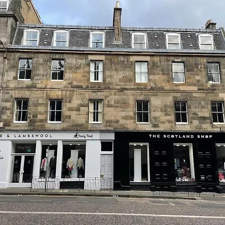Lovely 2 Bed Flat Located Next To Castle Edinburgh