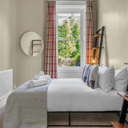 Stylish Elegance In City's Heart Apartment