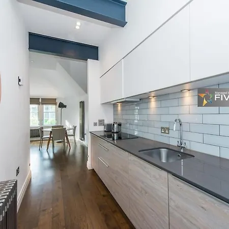 Cool Urban With Stunning Castle Views Эдинбург