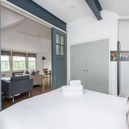 Cool Urban With Stunning Castle Views *