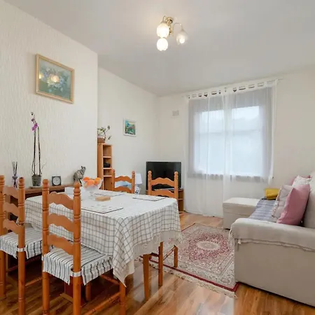 Pass The Keys Spacious Murrayfield Flat Holiday home