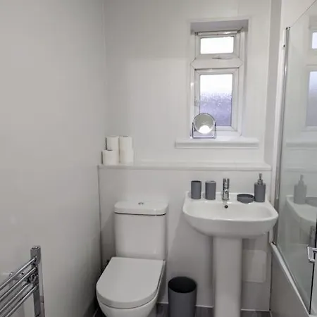 3 Bedroom Sleeps 8 爱丁堡