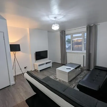 3 Bedroom Sleeps 8