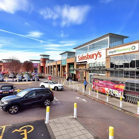 Modern Spacious Retreat Full Fibre Wi-fi & Free Parking Apartment