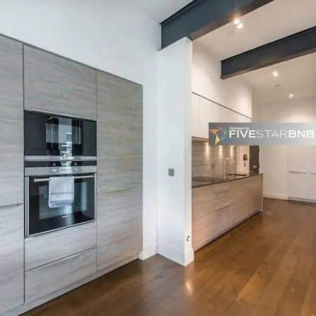 Cool Urban With Stunning Castle Views *